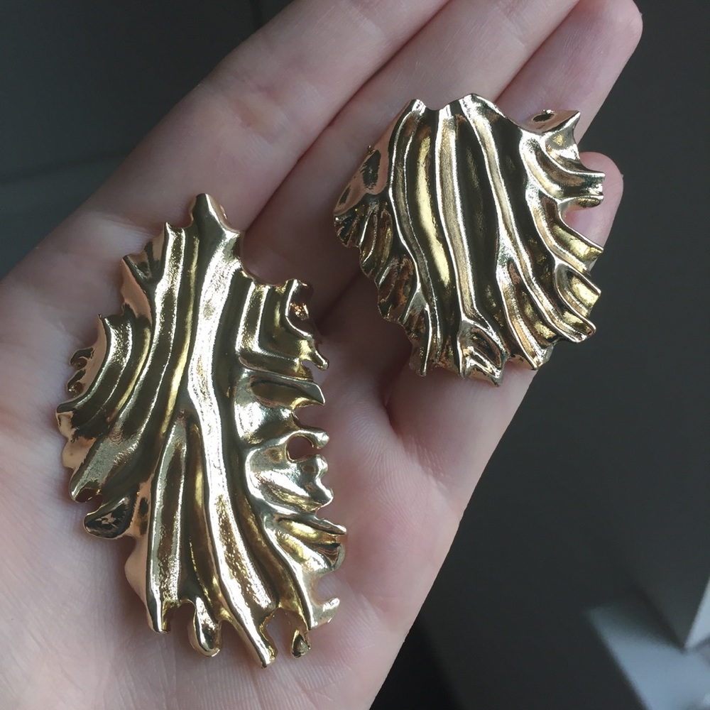 ⚜️[𝟯/$𝟮𝟴]⚜️Big Golden Leaf Dangle Earrings New - Picture 7 of 8